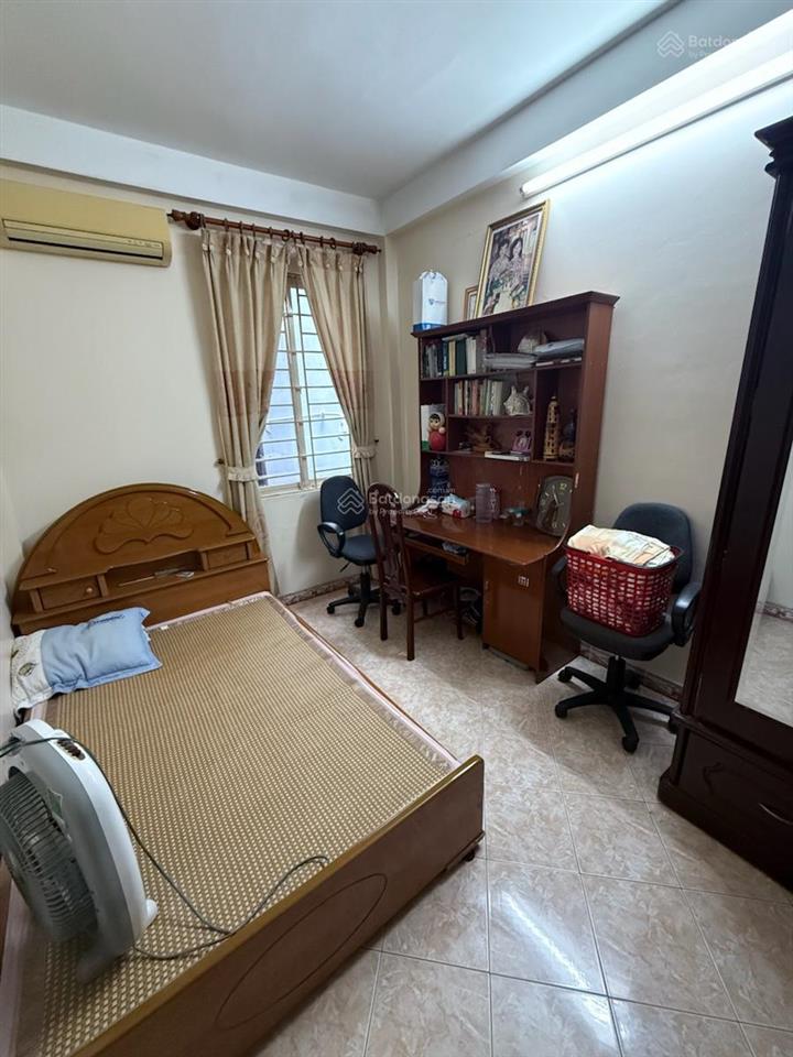Hiếm  nhà đẹp dân xây  lô góc  40m  4 tầng  mt 4m  ngõ 132 cầu giấy chỉ 9,8 tỷ