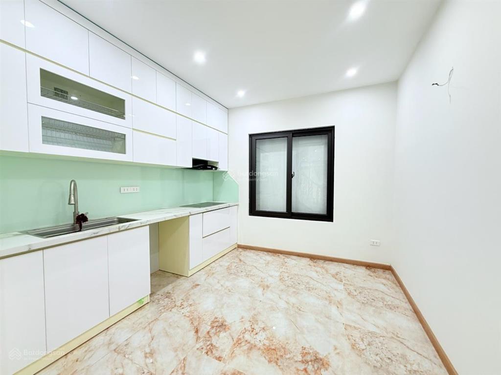 Hiếm  bán gấp nhà ngõ 68 cầu giấy  ngõ quận uỷ cầu giấy  45m  5 tầng  mt 3,6m  chỉ 12 tỷ