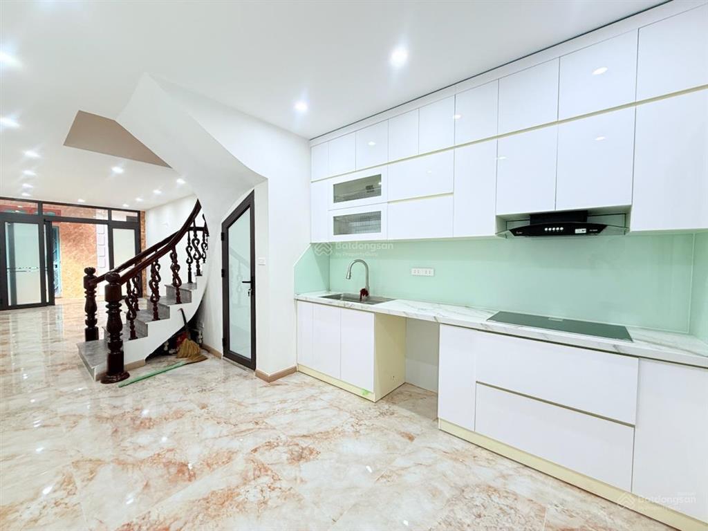 Hiếm  bán gấp nhà ngõ 68 cầu giấy  ngõ quận uỷ cầu giấy  45m  5 tầng  mt 3,6m  chỉ 12 tỷ