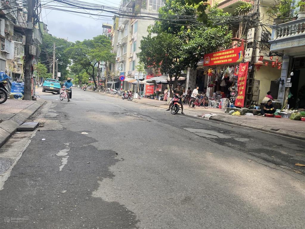 Hiếm  bán đất tặng nhà phân lô ô tô tránh phố nghĩa đô  70m  3,5 tầng  mt 4,25m chỉ 23 tỷ