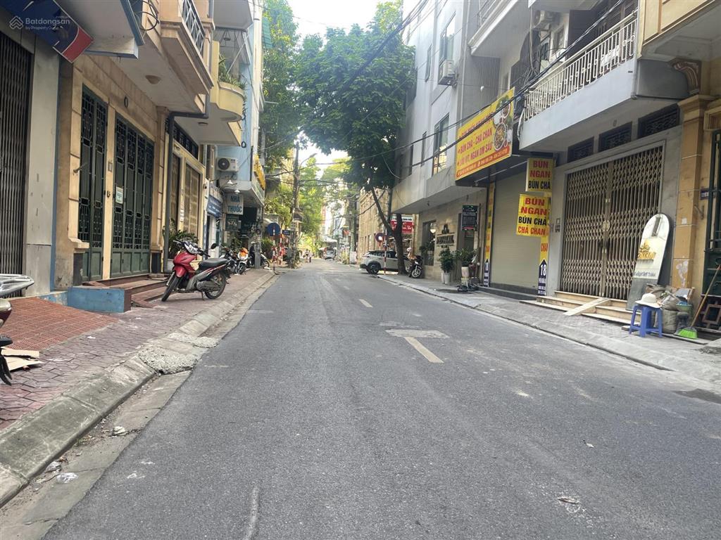 Hiếm  bán đất tặng nhà phân lô ô tô tránh phố nghĩa đô  70m  3,5 tầng  mt 4,25m chỉ 23 tỷ