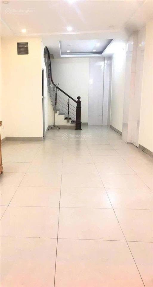 Cho thuê nhà nguyên căn ngõ 381 phố nguyễn khang  hà nội