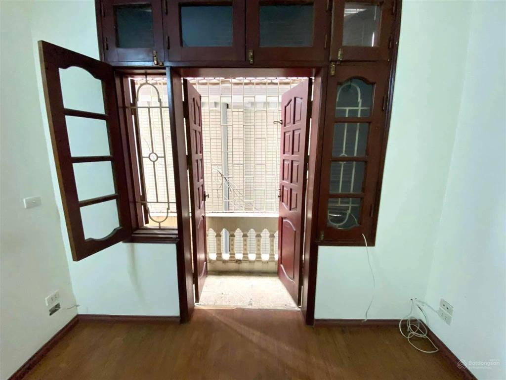 Cho thuê nhà nguyên căn phố đào tấn  ba đình  hà nội