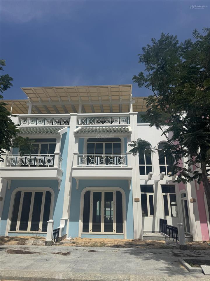 Parasol giá tốt trên thị trường, đã có sổ, dt 122,4m2, 3 mặt công viên.  0384 909 ***