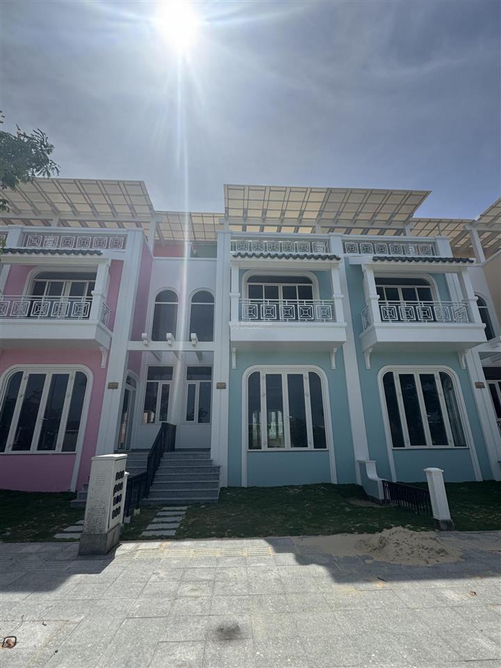 Parasol giá tốt trên thị trường, đã có sổ, dt 122,4m2, 3 mặt công viên.  0384 909 ***