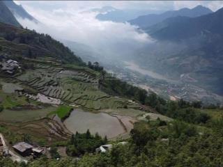 Đất hầu thào  sapa, view đẹp gần 1.000m có thổ cư có sẵn nhà sàn khu hang đá