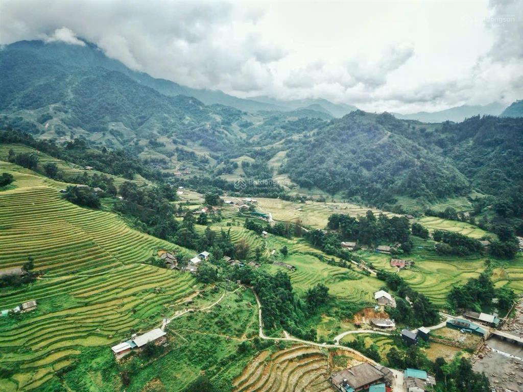 Sapa 2100m2 có gần 300m2 thổ cư chỉ 2, x tỷ. vị trí ý linh hồ, cách trung tâm sapa ~3,5km