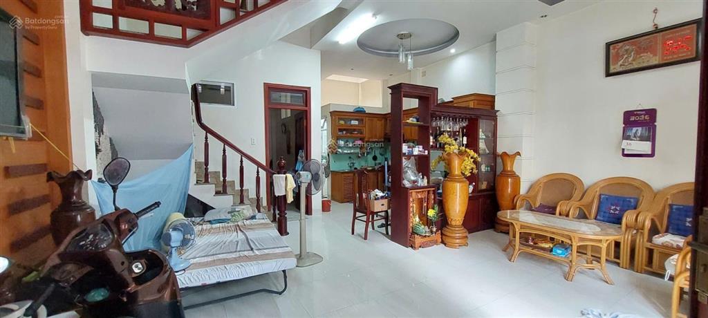 Cho thuê nguyên căn 3 tầng phố hàn, 50tr, ngang 6m