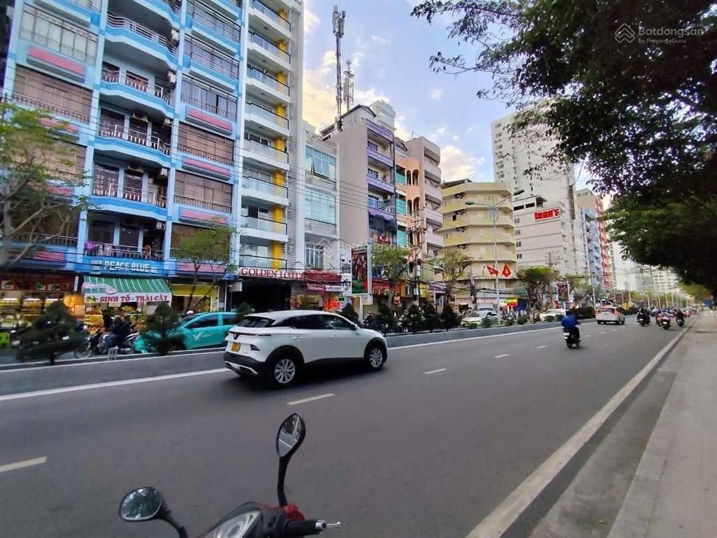 Cho thuê 400m2 sân thượng khách sạn lớn khu phố tây, nha trang