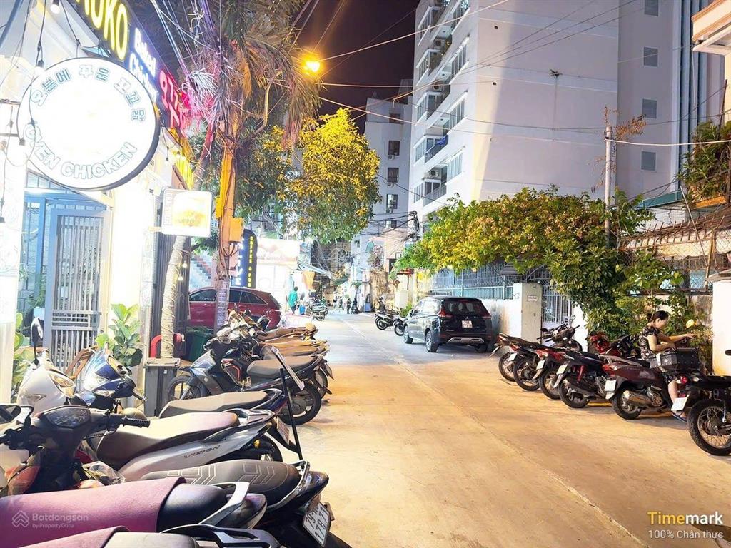 Bán nhà trung khu phố tây kinh doanh sầm uất, nhộn nhịp khách du lịch