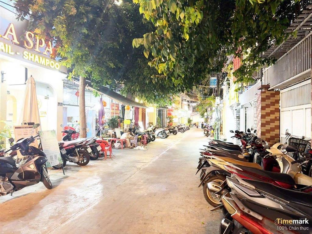 Bán nhà trung khu phố tây kinh doanh sầm uất, nhộn nhịp khách du lịch