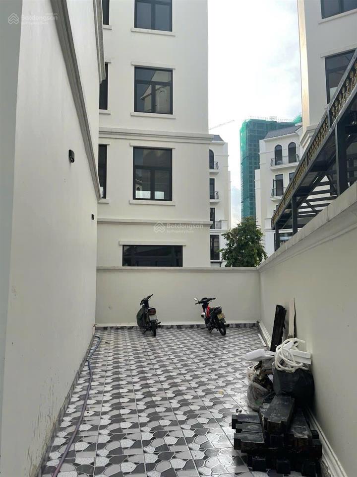 Bán nhà phố/shophouse manhantan  vinhomes grand park