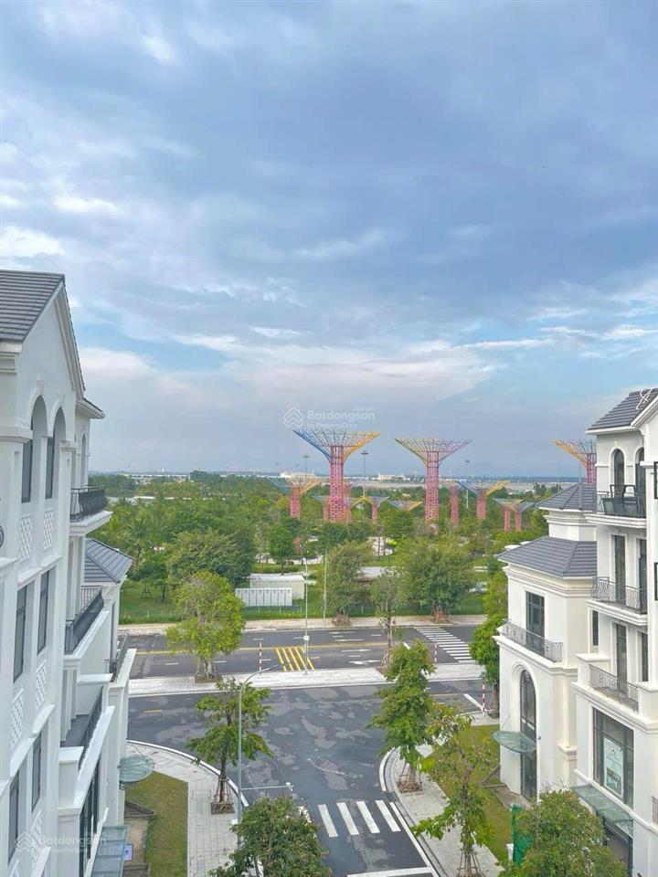 Bán nhà phố/shophouse manhantan  vinhomes grand park