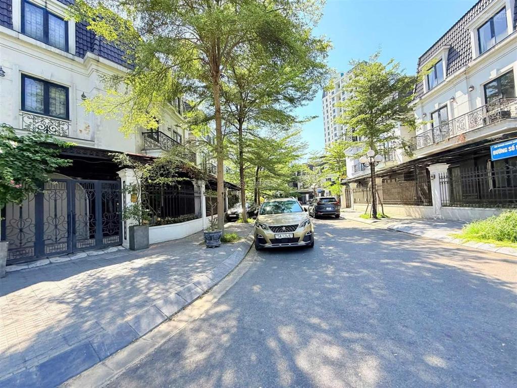 Biệt thự the manor huế 150m², 3 tầng, hướng đn, giảm 2 tỷ chỉ còn 6, x tỷ.  0911 053 ***