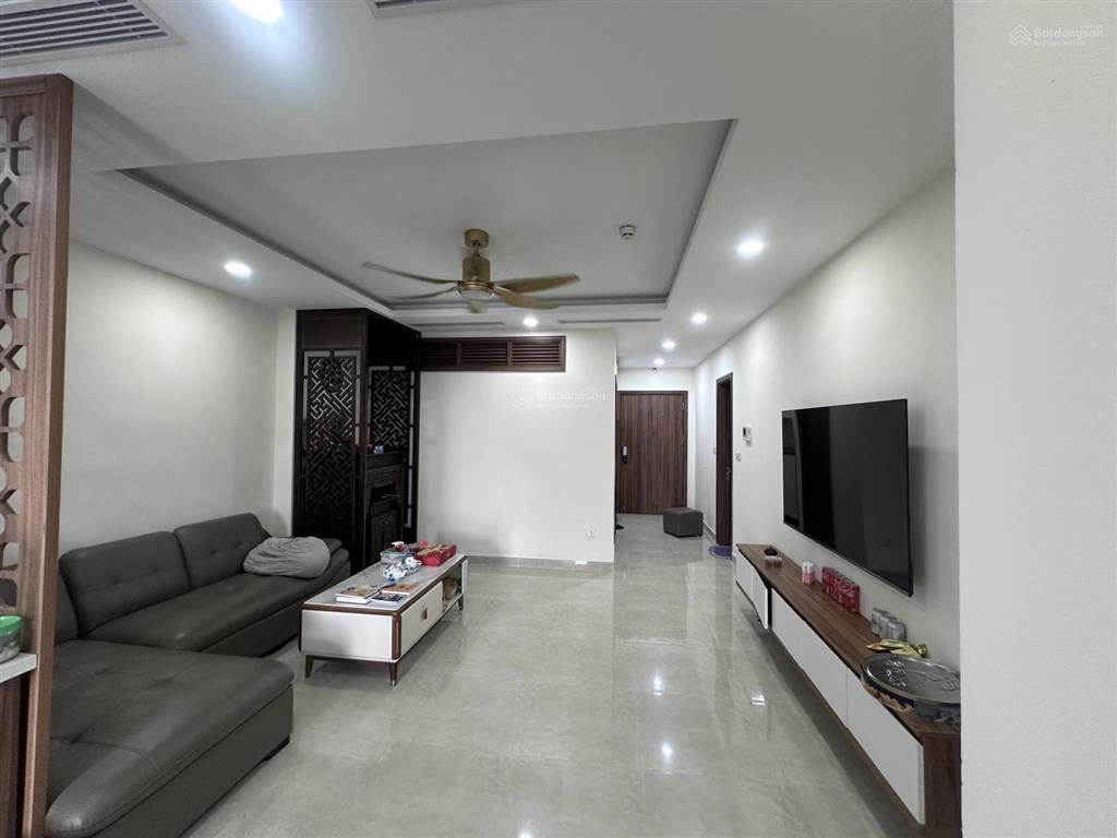 Chuyển nhượng căn hộ tầng cao view thoáng vị trí đi làm đi học thuận tiện quanh các trụ sở tập đoàn