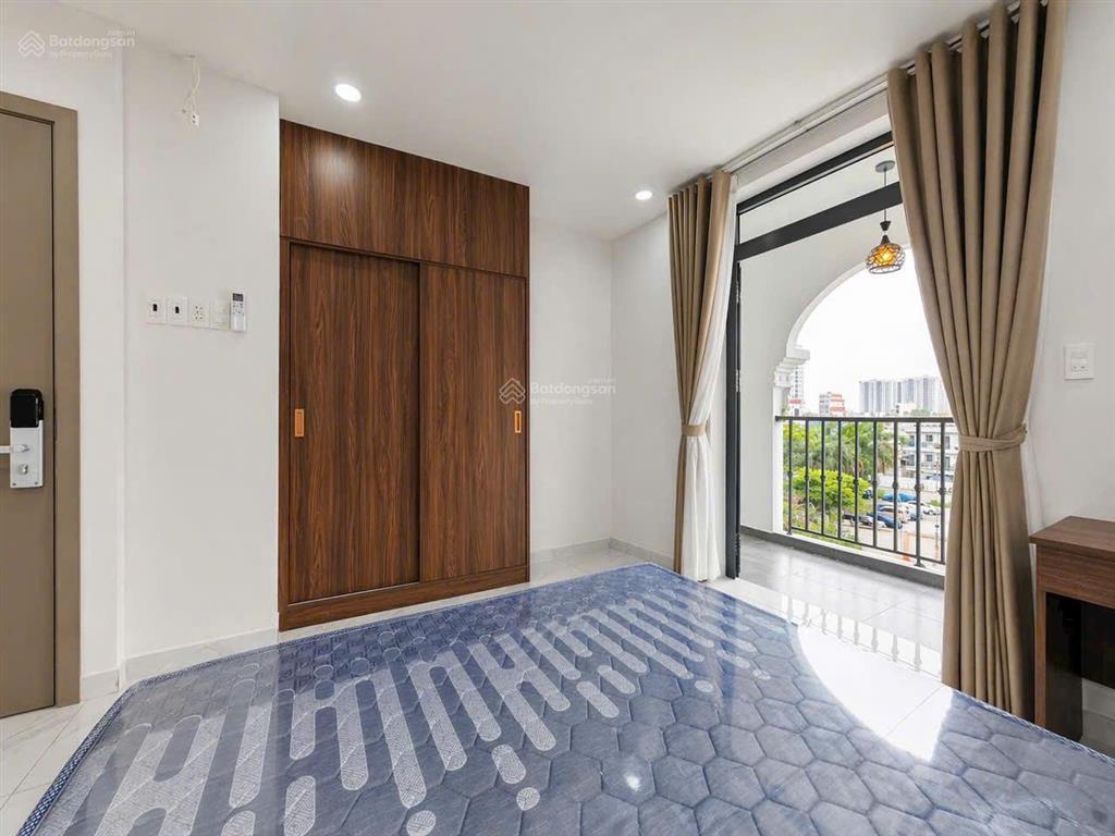 Bán tòa nhà 6 tấm gồm 22 phòng thang máy thu nhập 90 triệu/tháng
