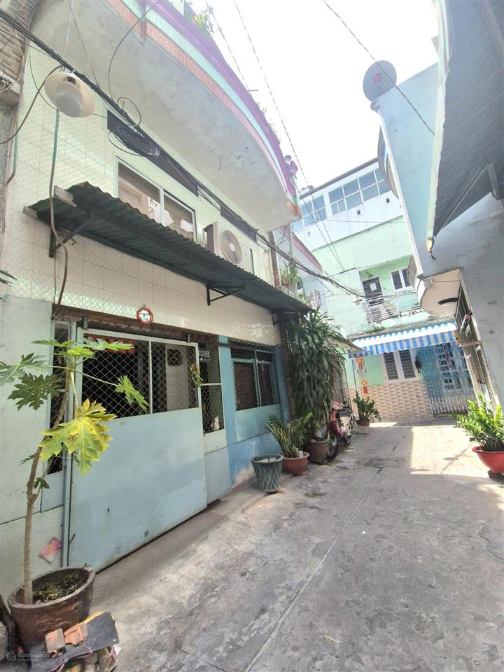 Bán nhà gần đầm sen ngang gần 5m giá tốt