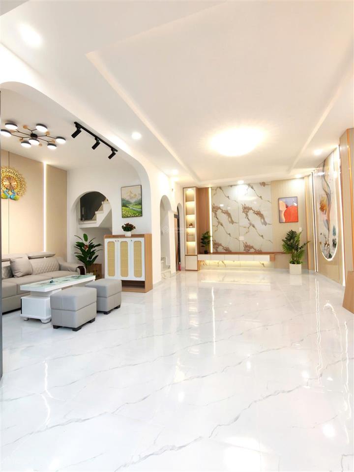 Bán nhà mặt tiền gần phú thọ hòa ngang 8m dài 8m