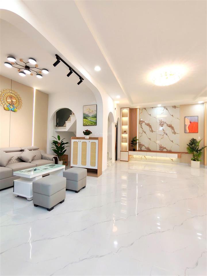 Bán nhà mặt tiền gần phú thọ hòa ngang 8m dài 8m