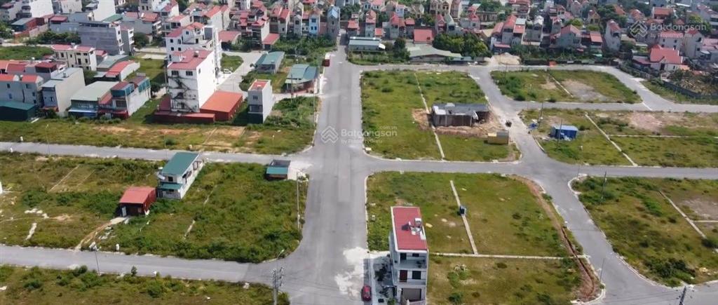 Bán lô khe thoáng 108m2, mặt tiền 6m tại tdp vàng  bích sơn, việt yên  giá chỉ hơn 3 tỷ