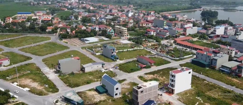 Bán lô khe thoáng 108m2, mặt tiền 6m tại tdp vàng  bích sơn, việt yên  giá chỉ hơn 3 tỷ