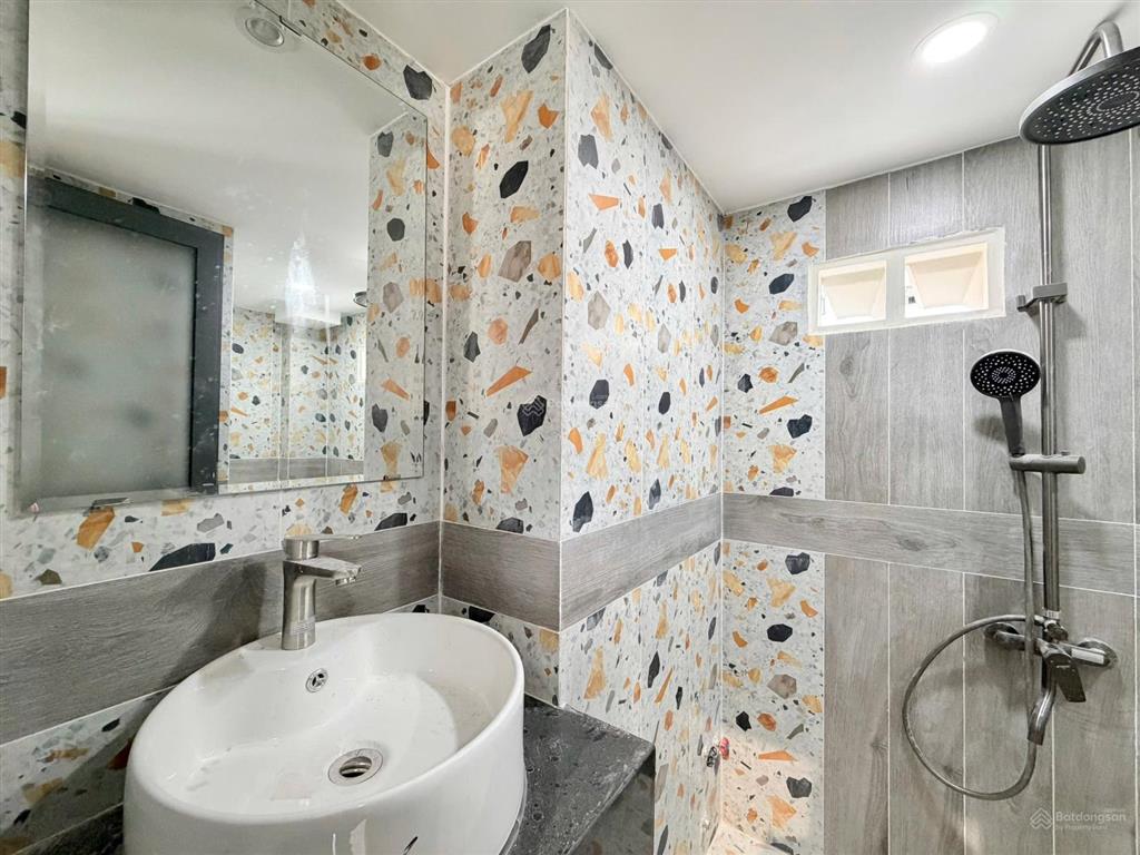 Căn hộ mới khai trương, nội thất mới 100%, thang máy, cạnh đại học bách khoa