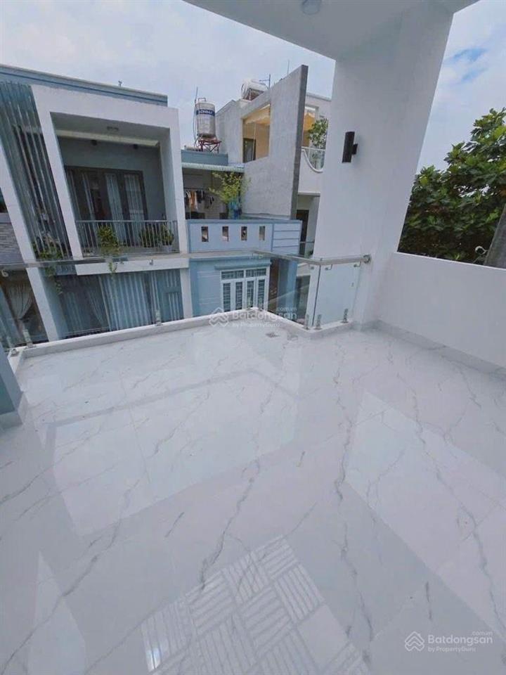 Bán nhà mới hẻm xe hơi võ văn hát đối diện đh tài chính marketing  3 tầng  4 phòng