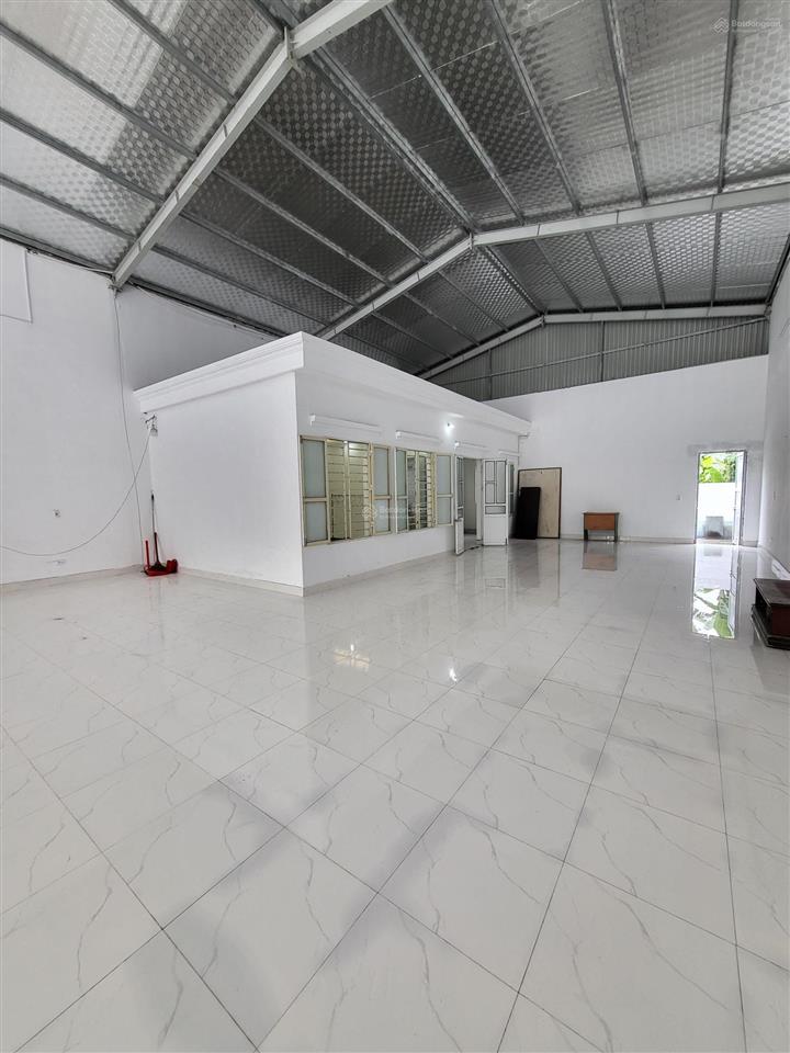 Bán nhà 260m đang cho trường mầm non thuê