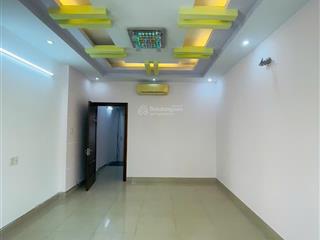 Nhà ngay công viên , 3 lầu 4pn.5wc đường số tân phong