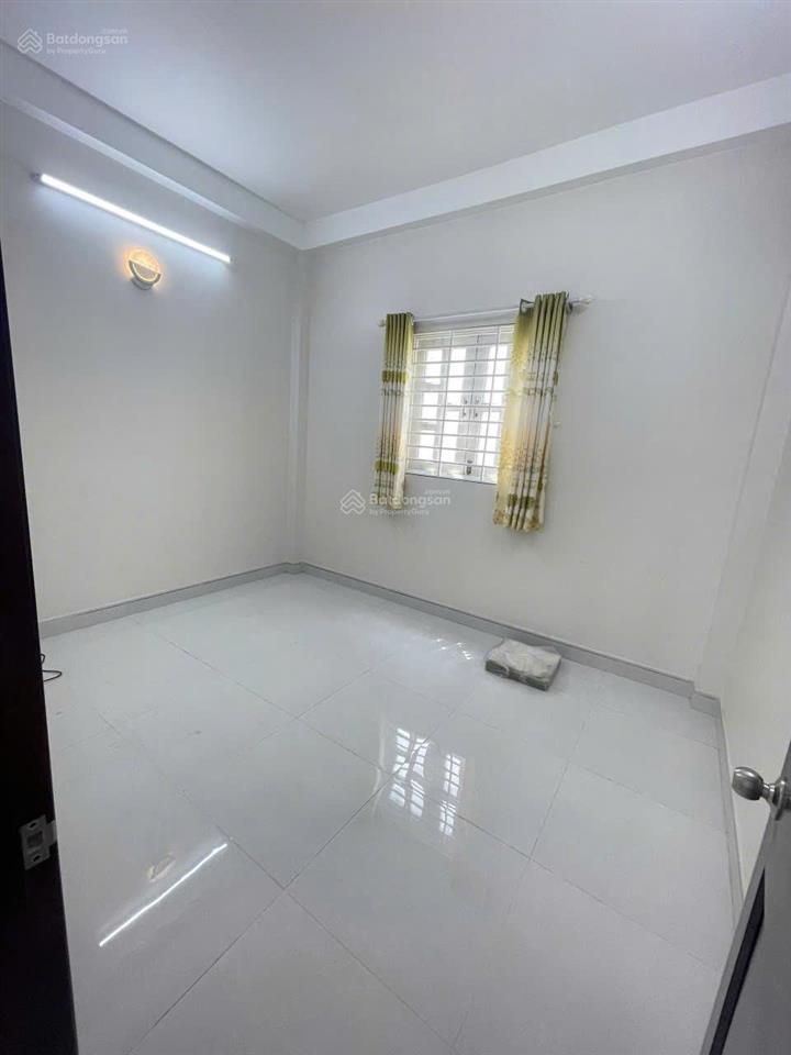 Nhà 2 lầu 4pn. mặt tiền đường 12m