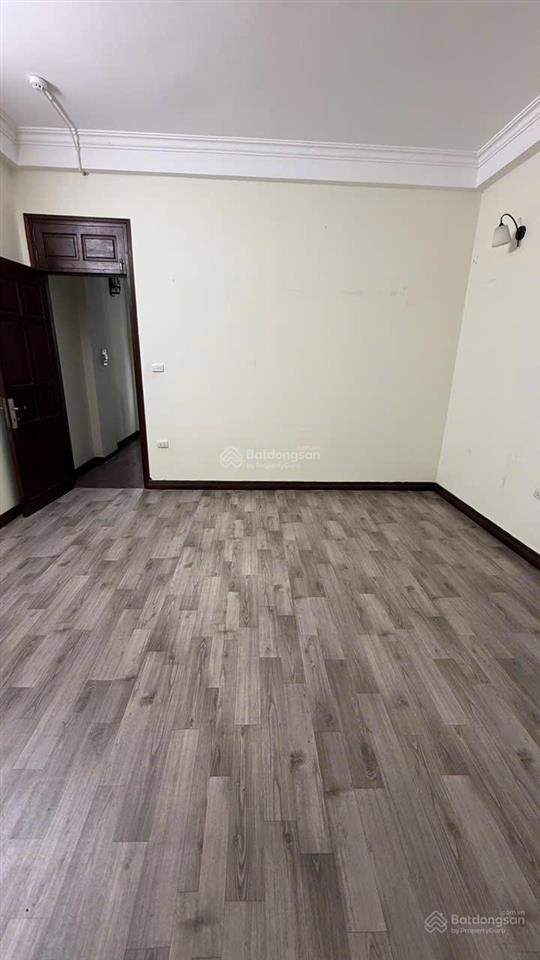 Cho thuê nhà ngõ khuất duy tiến 70m2, 6 tầng, 8 phòng ngủ  đường ô tô tránh  làm văn phòng