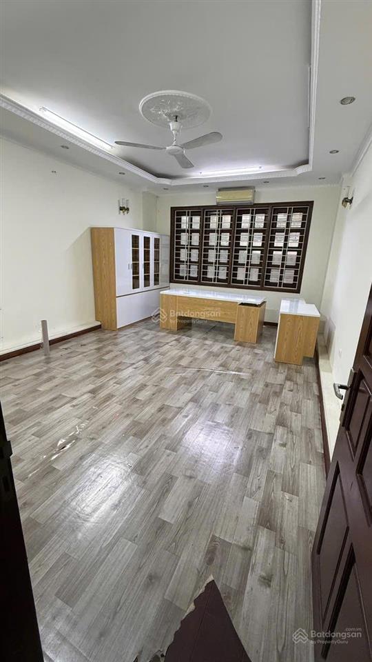 Cho thuê nhà ngõ khuất duy tiến 70m2, 6 tầng, 8 phòng ngủ  đường ô tô tránh  làm văn phòng