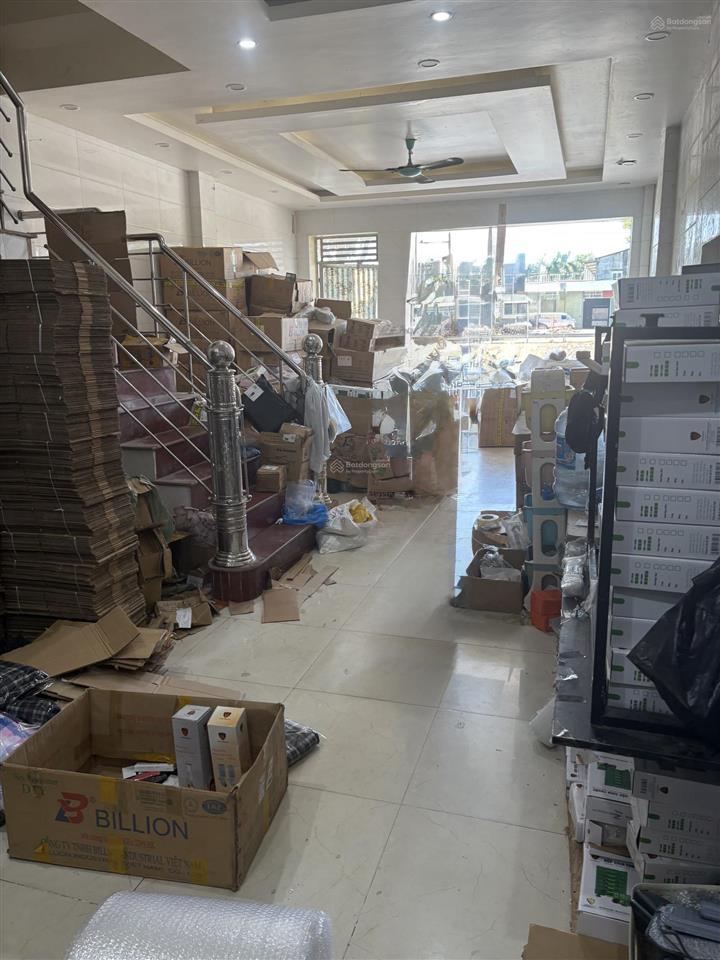 Cho thuê nhà lk tây nam linh đàm 95m2, 4 tầng  ô tô đỗ cửa  18 triệu  1/11 nhận nhà