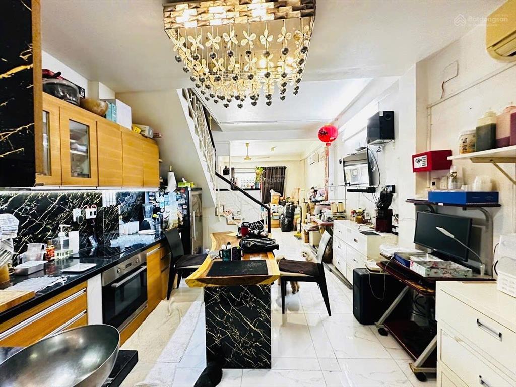 Gấp  nhà calmette quận 1 42m2 ngang 3m8 4 tầng 3 pn  thương lượng ngay chủ