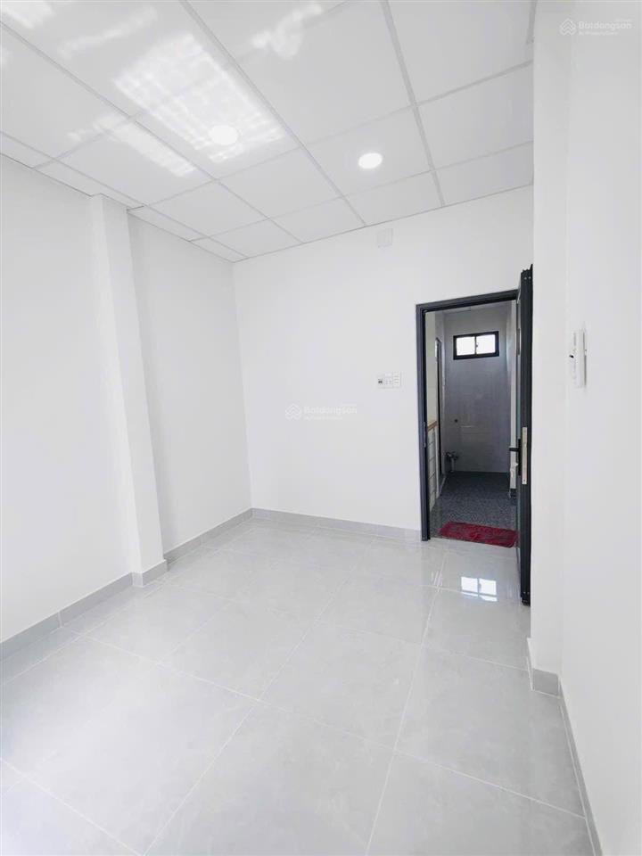 Nhà mới sẵn dòng tiền  võ văn kiệt quận 1  19m6 3 tầng 2 pn chỉ 3 tỷ 75