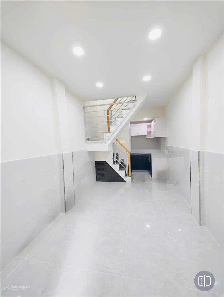 Nhà mới sẵn dòng tiền  võ văn kiệt quận 1  19m6 3 tầng 2 pn chỉ 3 tỷ 75