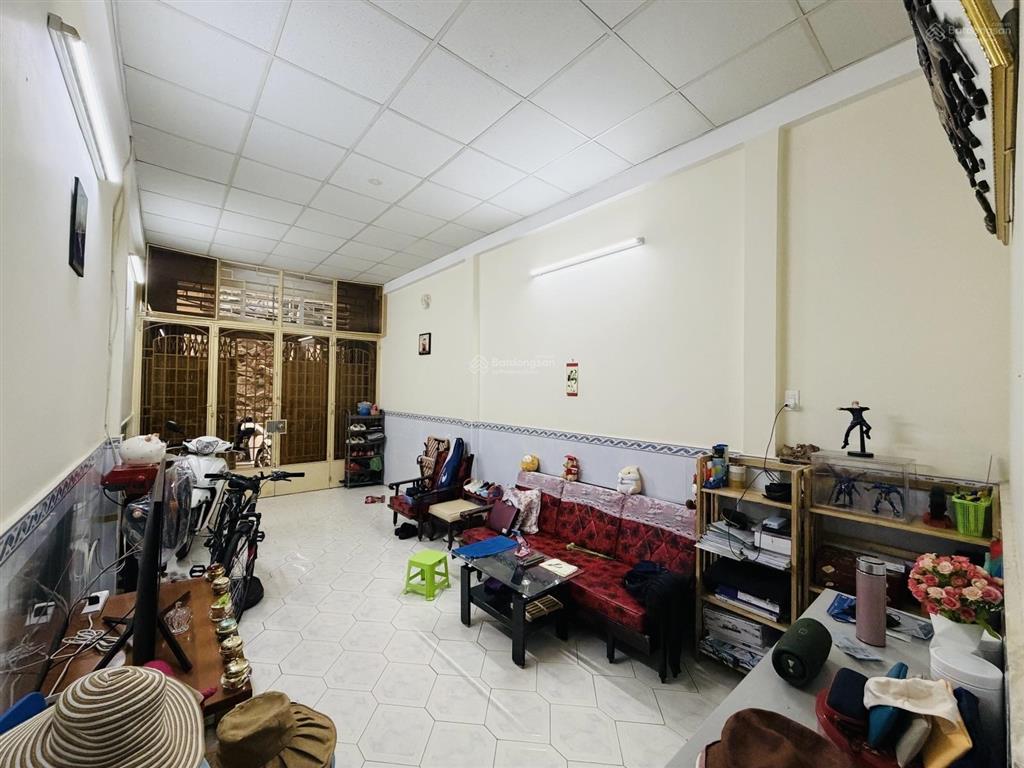 Bán nhà lê thị riêng phường bến thành  52m2 2 mặt hẻm gần mặt tiền  9 tỷ 7 thương lượng