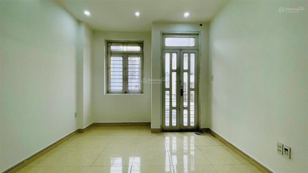 Bán nhà trần phú quận 5 39m2 ngang 3m6 5 tầng  hẻm 4m kế mặt tiền  8 tỷ x tl