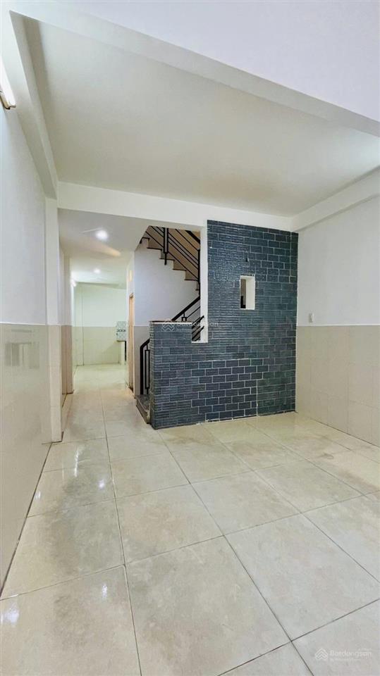 Bán nhà trần phú quận 5 39m2 ngang 3m6 5 tầng  hẻm 4m kế mặt tiền  8 tỷ x tl