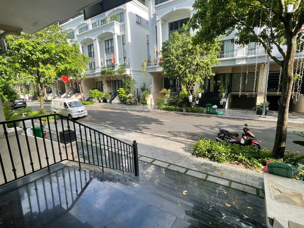 Cho thuê văn phòng full nội thất nguyên tầng trệt mặt tiền 120m2 (7x18) giá 17tr