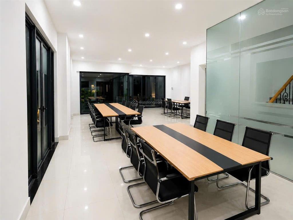 Cho thuê văn phòng full nội thất nguyên tầng trệt mặt tiền 120m2 (7x18) giá 17tr