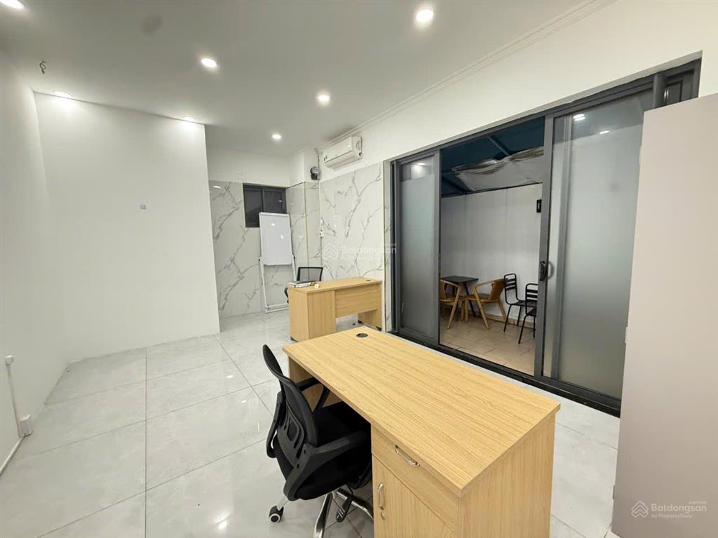 Cho thuê văn phòng kđt vạn phúc dt 25m2 giá 4.5tr/th có nội thất