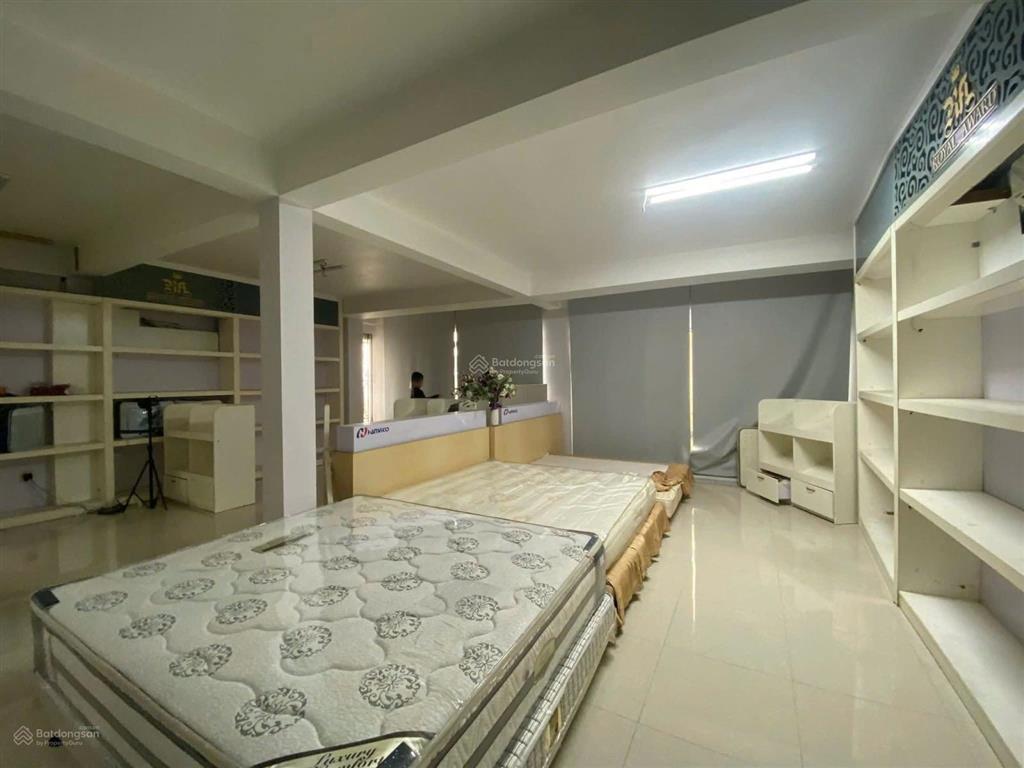 Thuê nhanh  nhà mặt phố trần khát chân cực đẹp