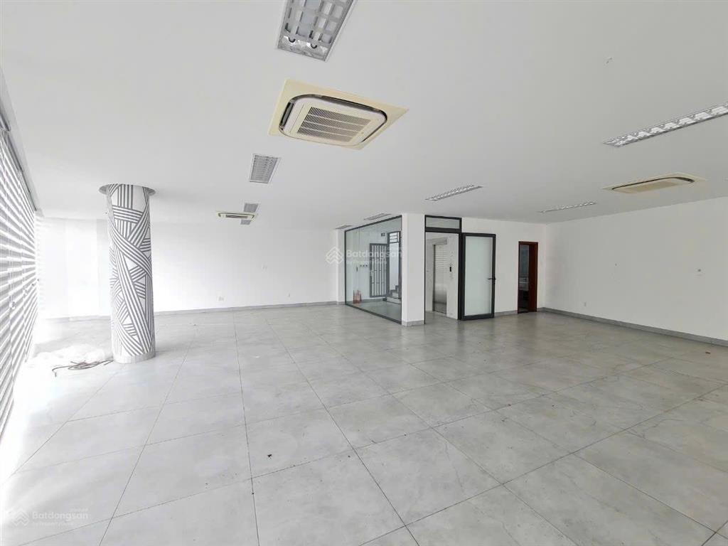 Bán nhà lô góc 2 mặt tiền trần nhật duật đang cho thuê 1 tỷ 200 triệu / năm