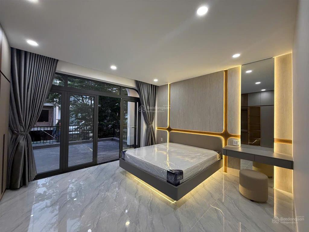 Bán nhà mỹ gia 3 tầng + tum, thang máy, đường 13m, gần sông giá 10,9 tỷ