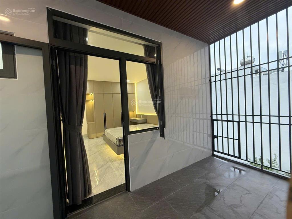 Bán nhà mỹ gia 3 tầng + tum, thang máy, đường 13m, gần sông giá 10,9 tỷ