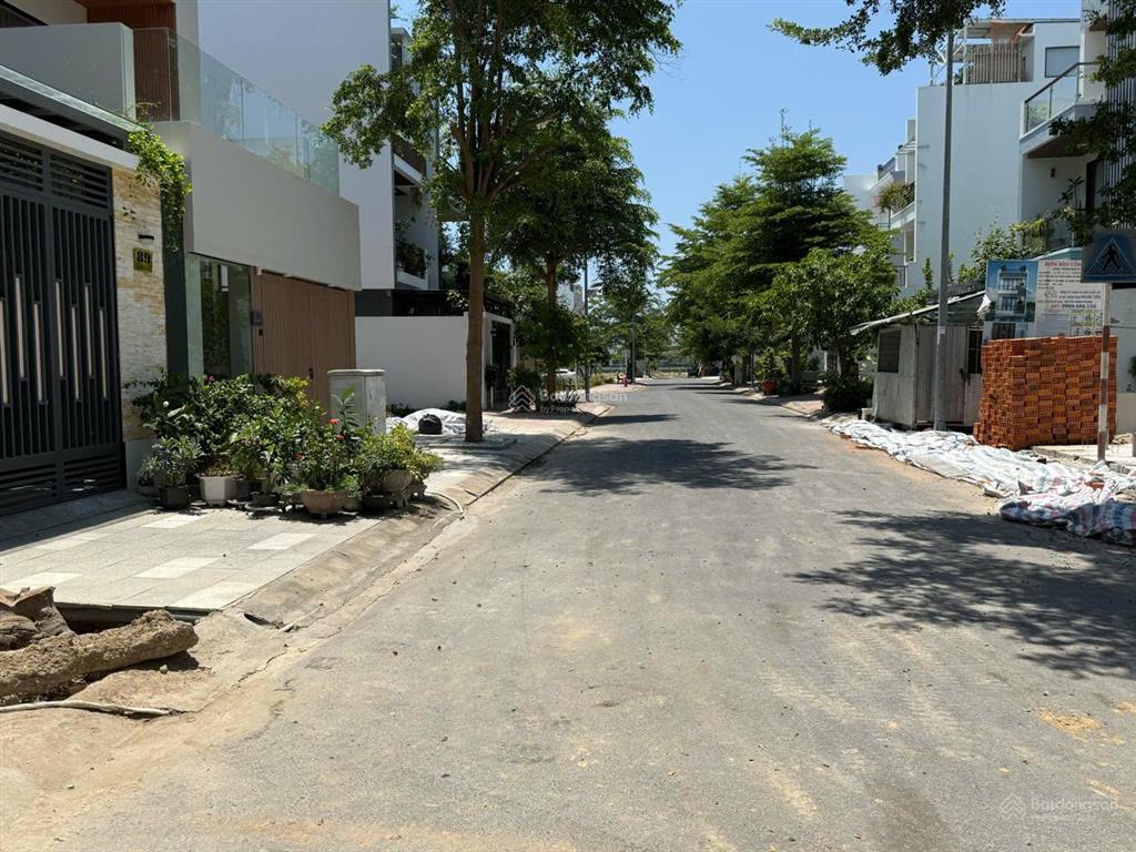 Bán nhà mỹ gia 3 tầng + tum, thang máy, đường 13m, gần sông giá 10,9 tỷ
