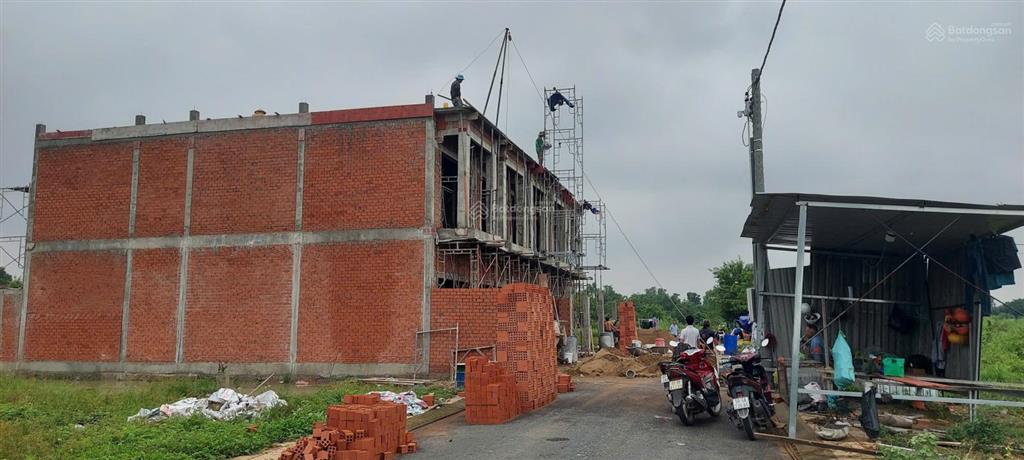 Nhà phố gần trung tâm biên hòa giá 2,7 tỷ (full) sổ sẵn. thanh toán trước chỉ 20%