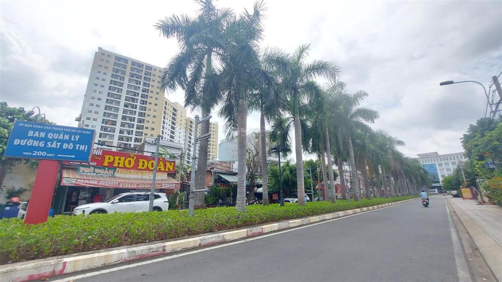 Đất trống 2 mặt tiền đẹp đường 672 ngay metro, chợ kiến thiết ubnd q9 cũ khu biệt thự hiếm sp bán.