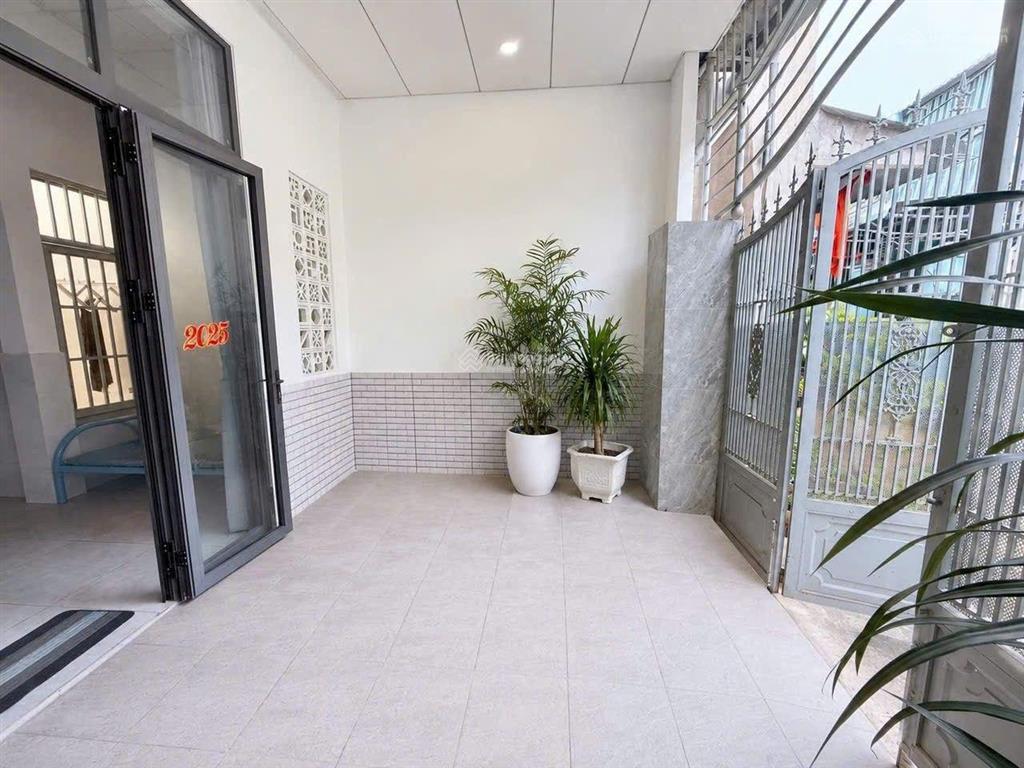 Nhà đẹp ngay hoa lư quang trung, chợ kiến thiết coopmart 80m² đường oto vị trí đẹp tốt chỉ 5.85 tỷ